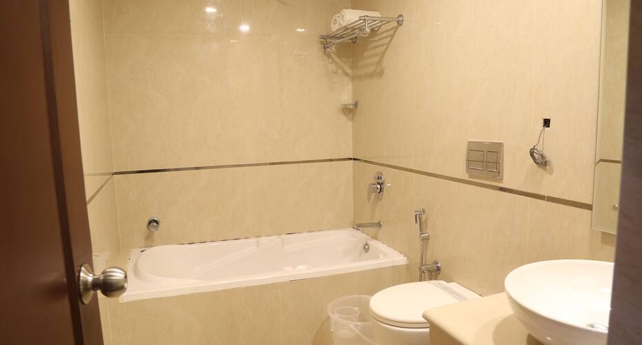 Hotel Royale Park, Alleppey 3